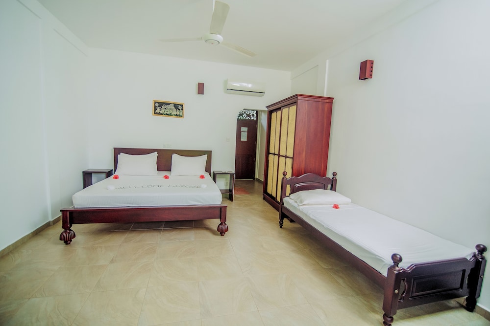 Lagoon Bentota 12/37