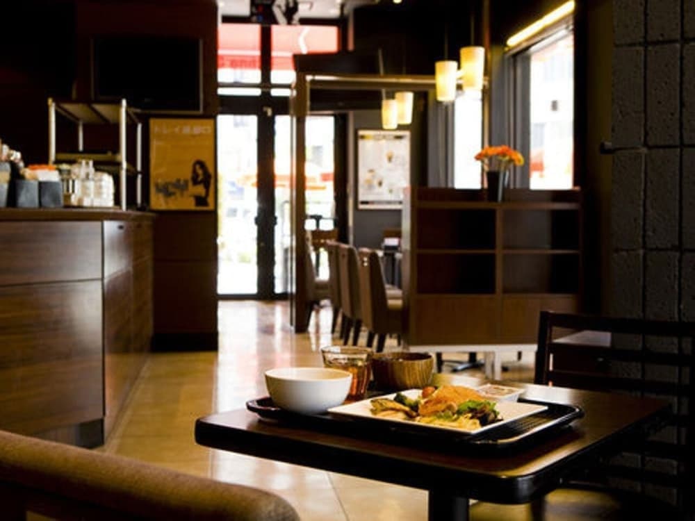 Hillarys Hotel 33/40