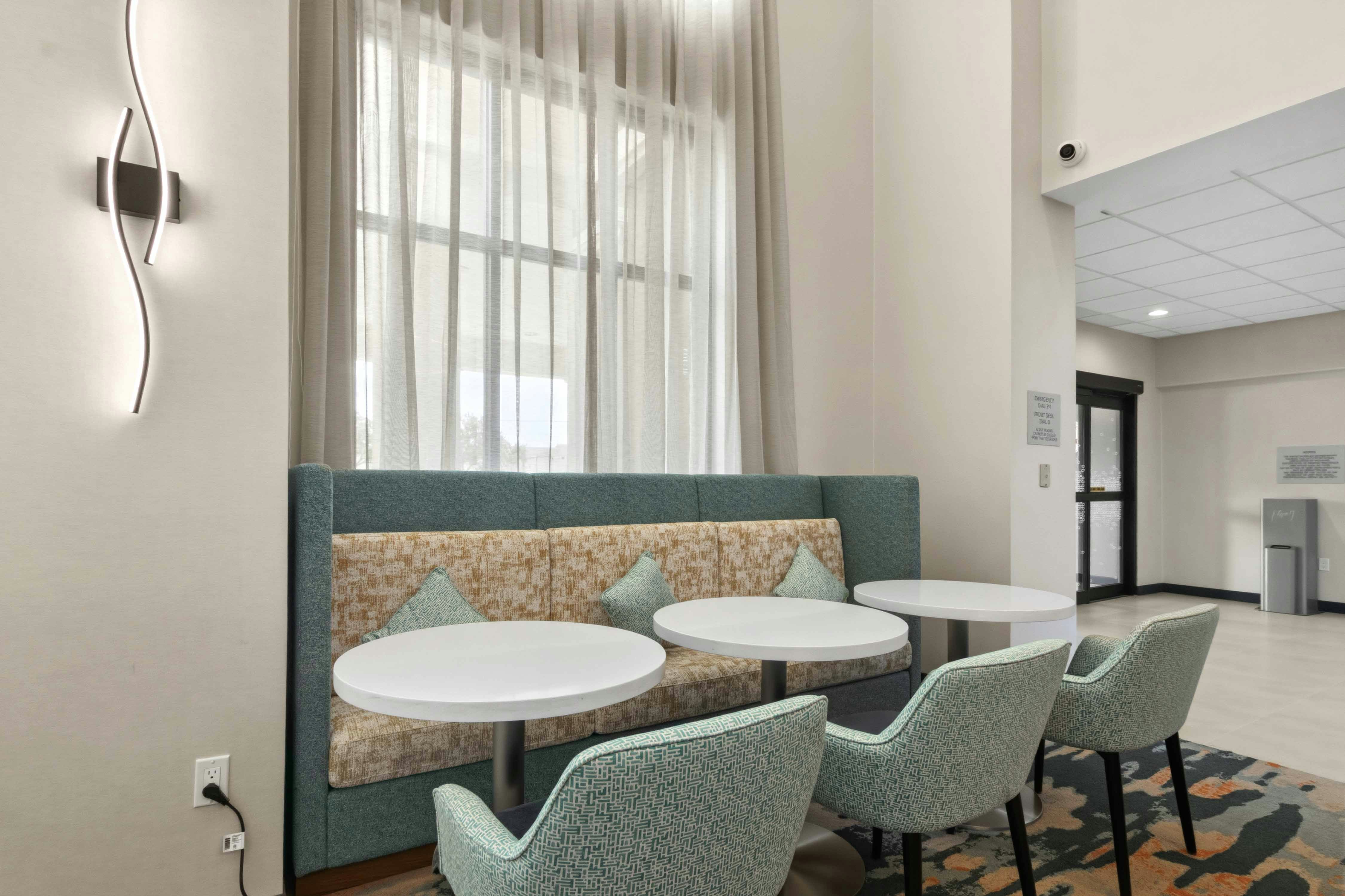 Hampton Inn and Suites Houston-Rosenberg 20/38