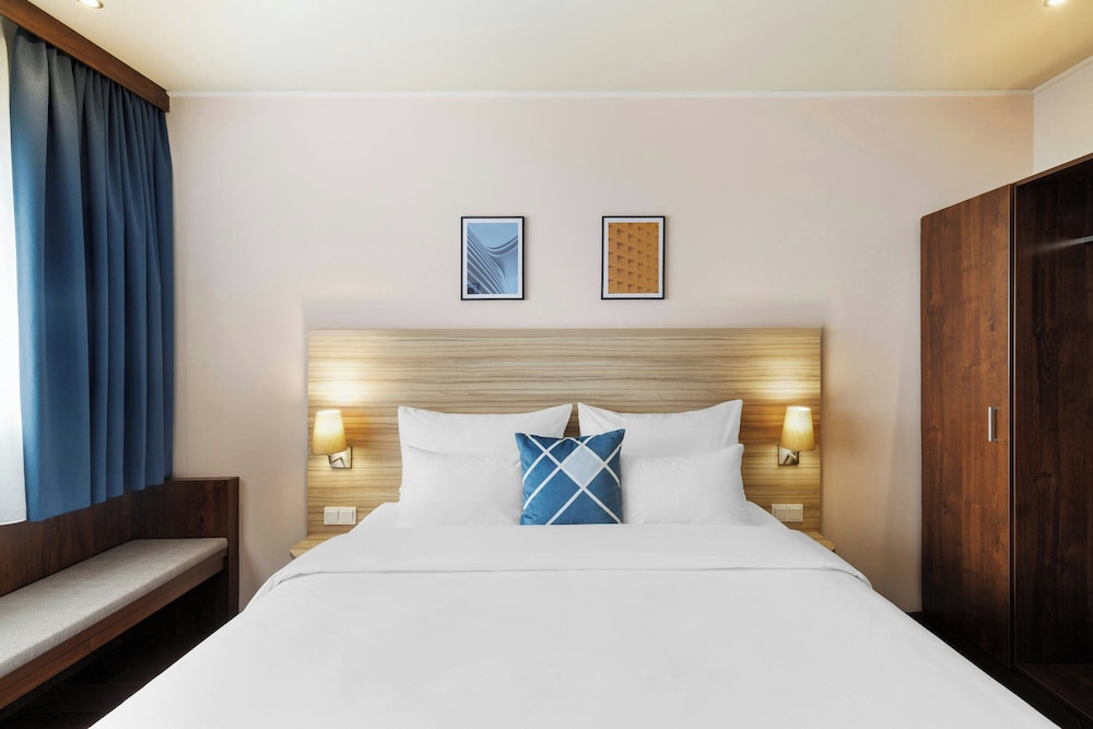 STANDARD, KING BED, CITY VIEW