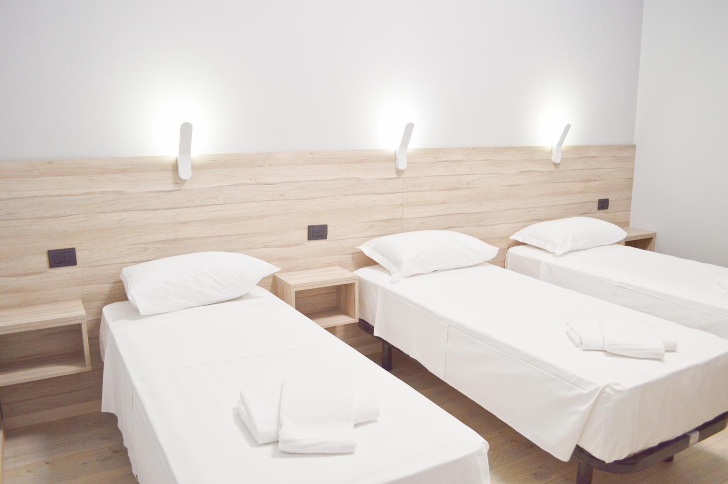 غرفة ثلاثية، Miu Hotel 4/6