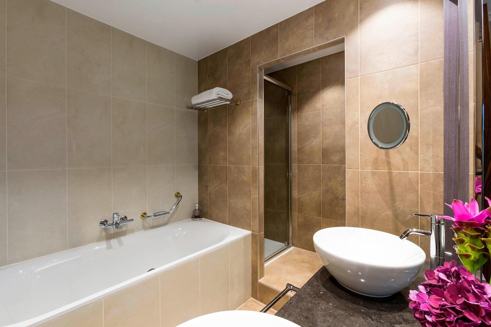 THE RITZ-CARLTON HOTEL DE LA PAIX GENEVA 6/45