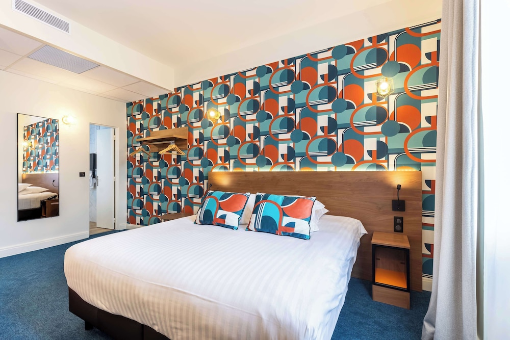DELUXE, KING BED