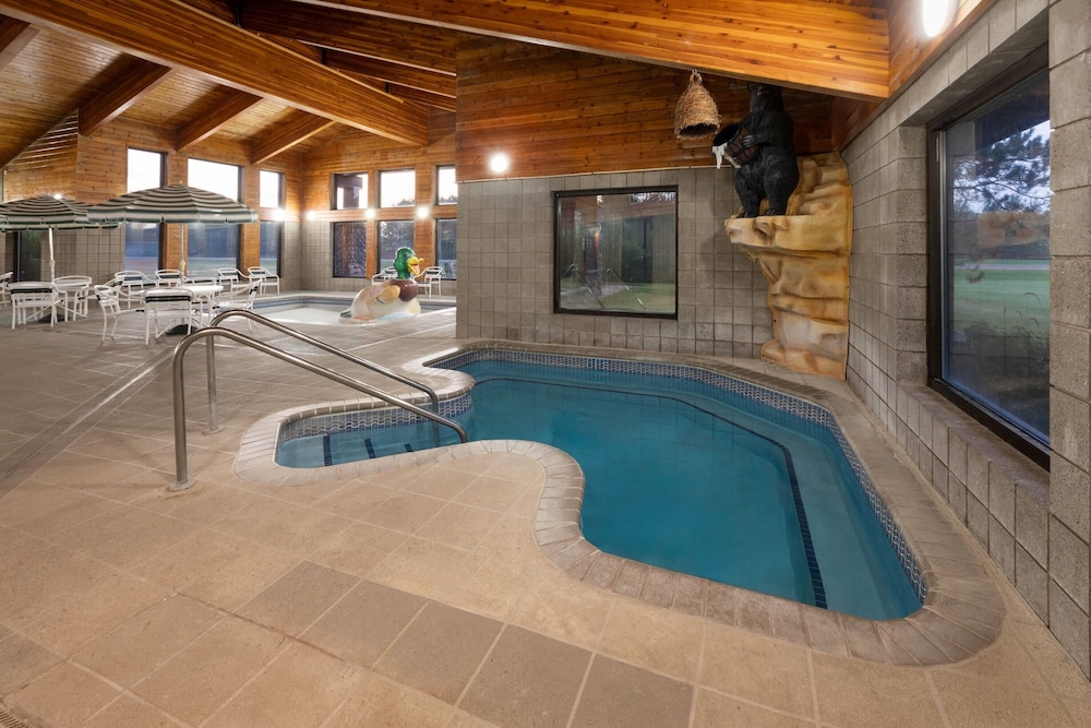 Shell Lake Lodge, a Travelodge by Wyndham 31/55