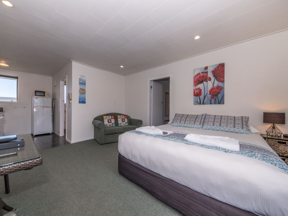 Gold, Studio, Queen Bed
