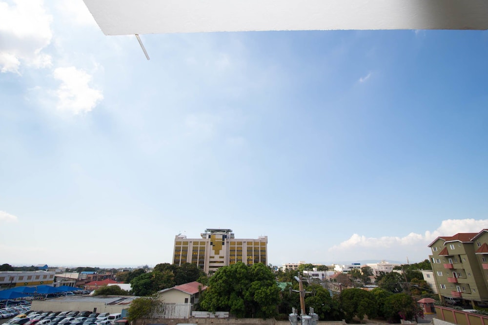 The Bailey's New Kingston Suites 13/23