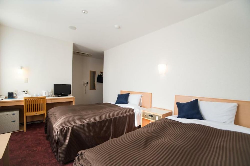 ROOM, TWIN BEDS