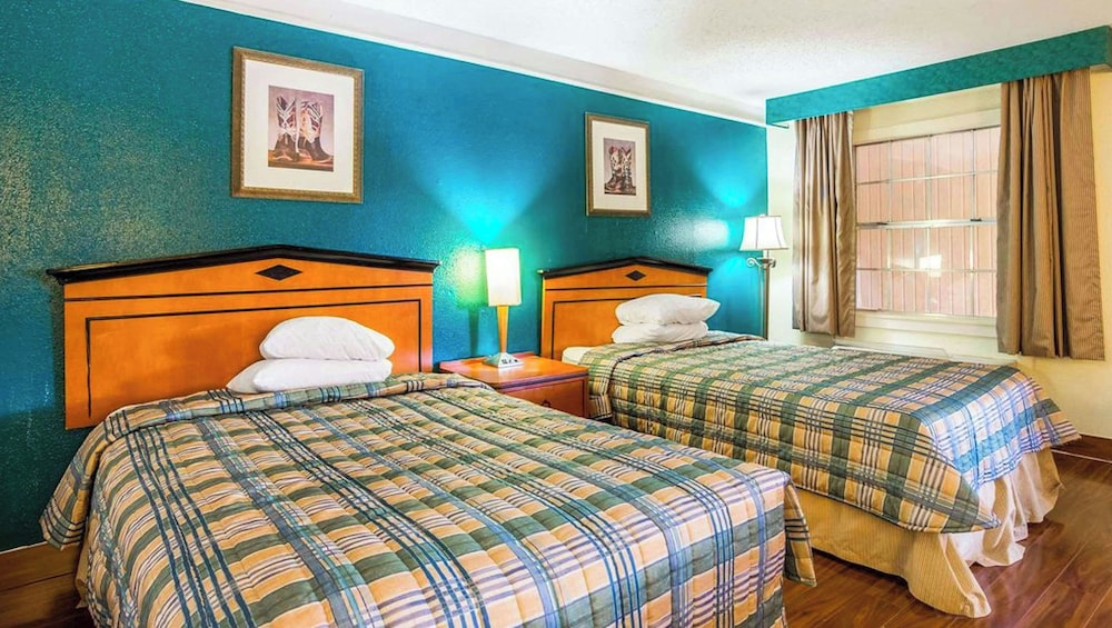 Rodeway Inn And Suites 19/48