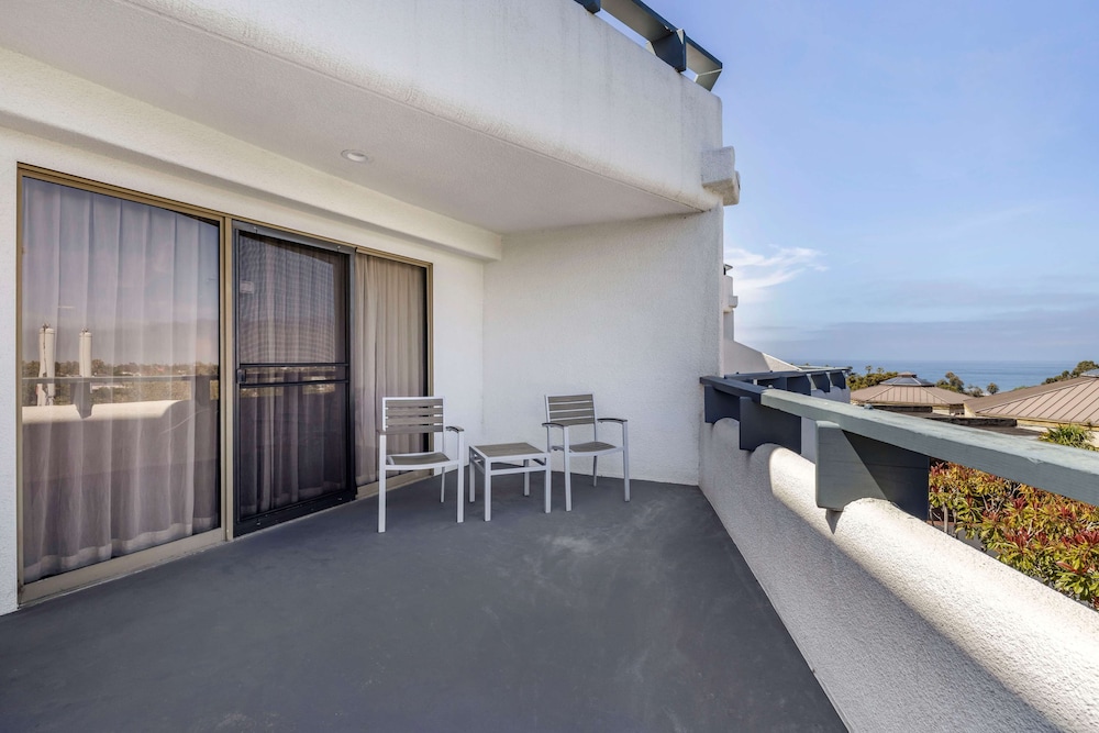 The Encinitan Hotel & Suites 7/35
