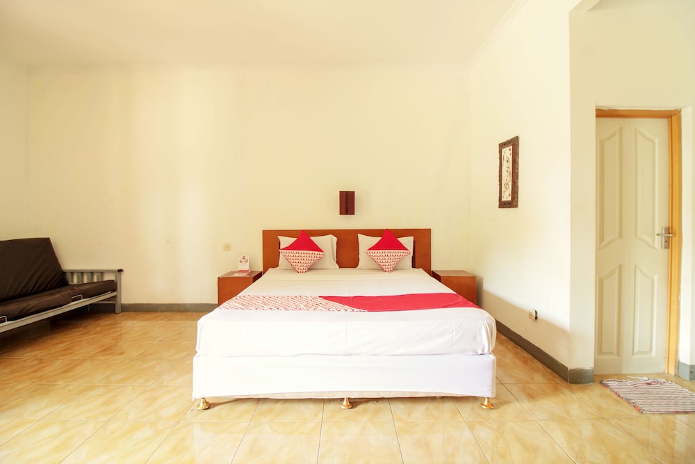 RedDoorz Plus At Hotel Sofia Pangandaran 6/27
