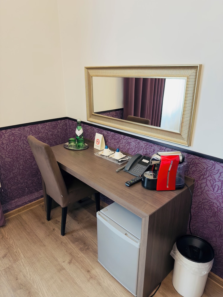 PENSION BARON AM SCHOTTENTOR HOTEL 36/50
