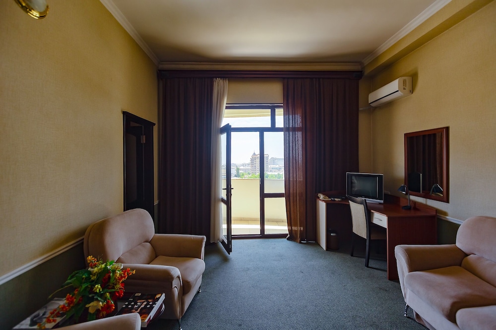 Diplomat Hotel 32/40