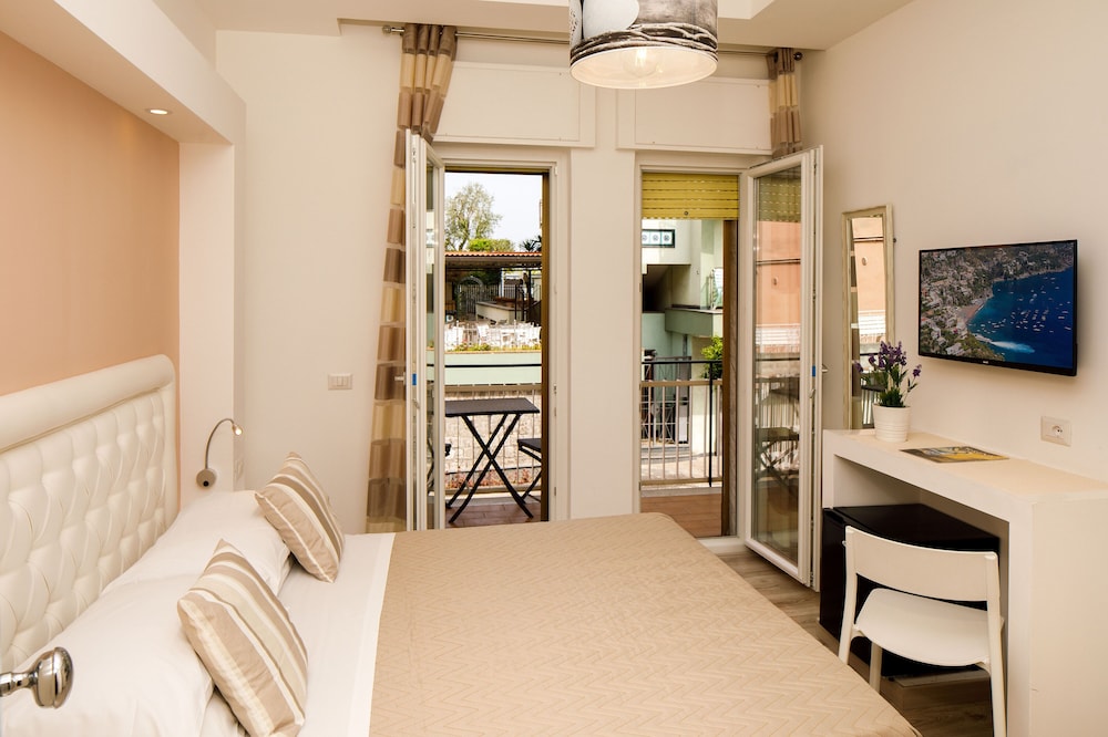 Sorrento Comfort Rooms 9/22