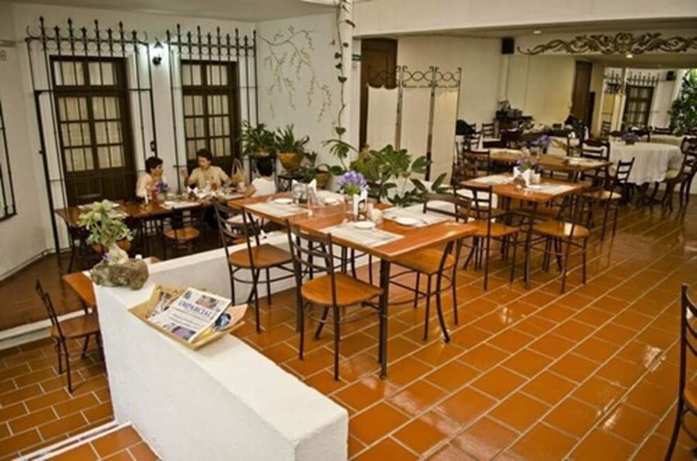 Hotel Boutique Casa los Cantaros 31/50