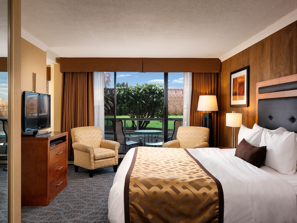 Best Western PLUS Inner Harbour Hotel 12/47