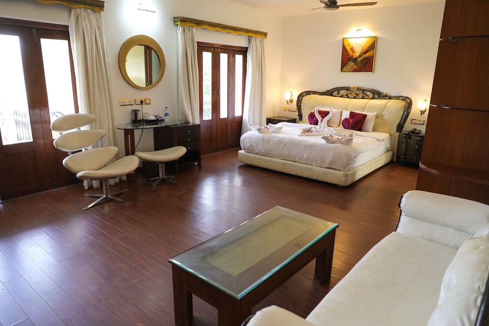 White Pearl Suites by Rosetum 26/62