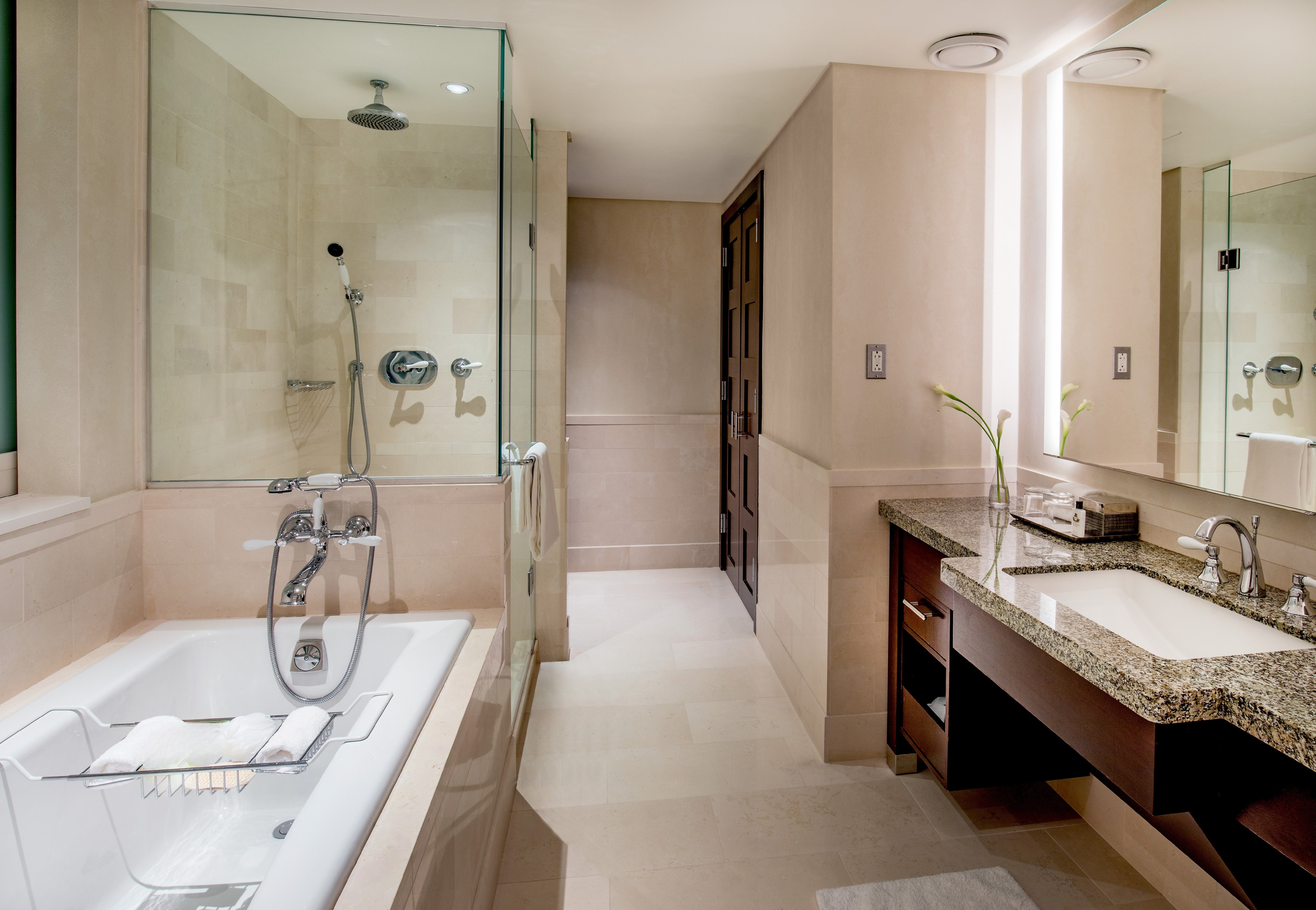 جناح جونيور، INTERCONTINENTAL BOSTON 2/2