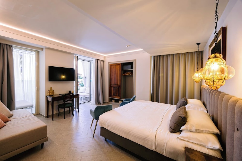 1 BEDROOM, CLASSIC, TRIPLE, CITY VIEW, ACCESSIBLE