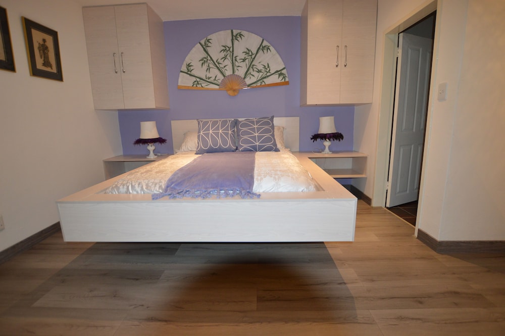 ROOM, ACCESSIBLE