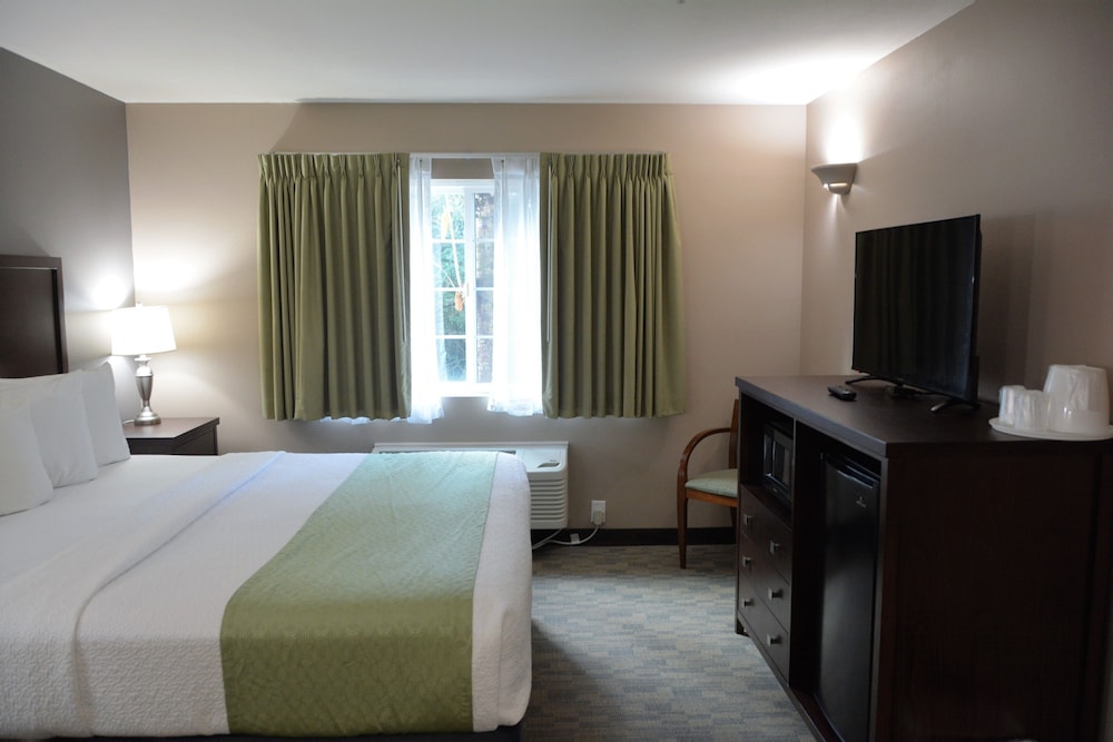 Fairbridge Inn And Suites Dupont 9/54