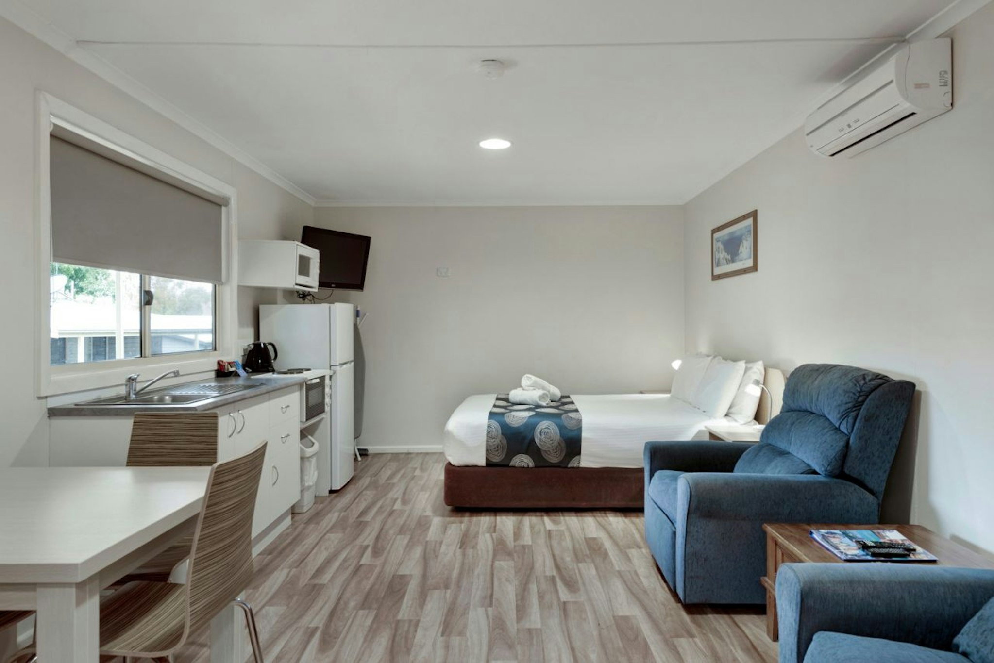 Studio, Cabin