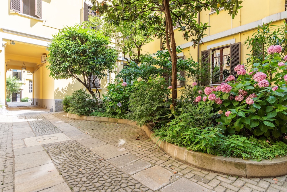 Easyhomes - Brera Luxury Suites 34/42