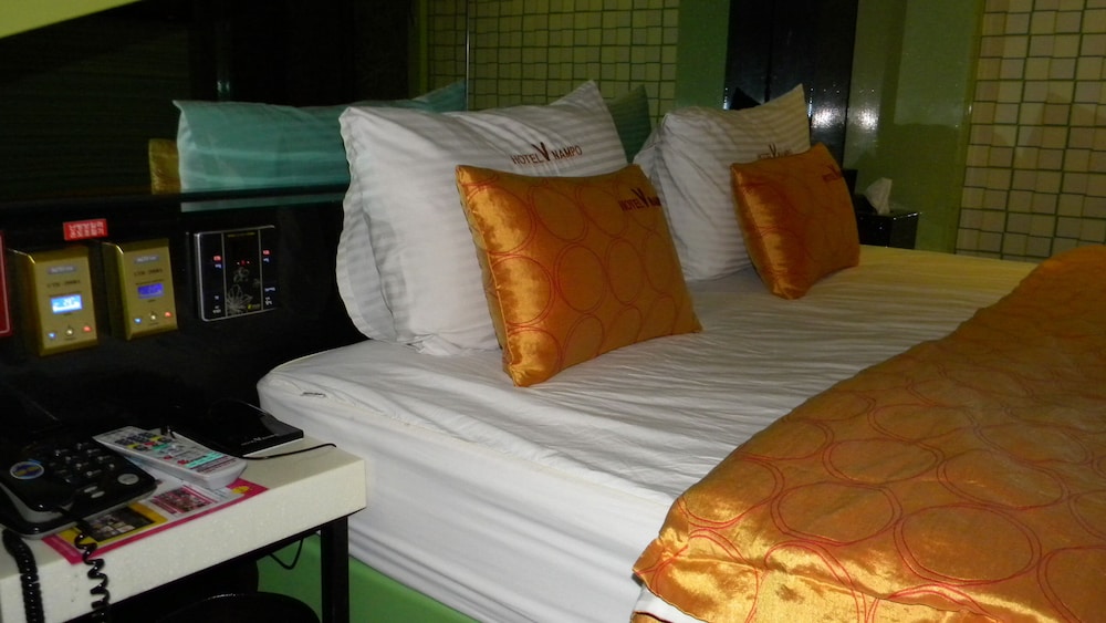 V Hotel 22/44