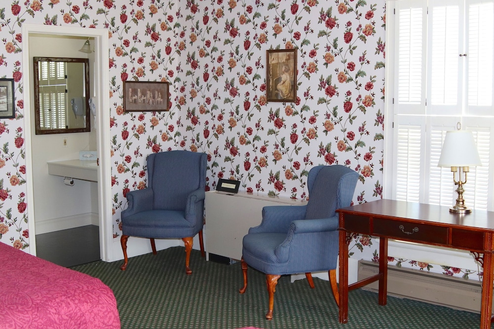 Inn on Mackinac 33/50
