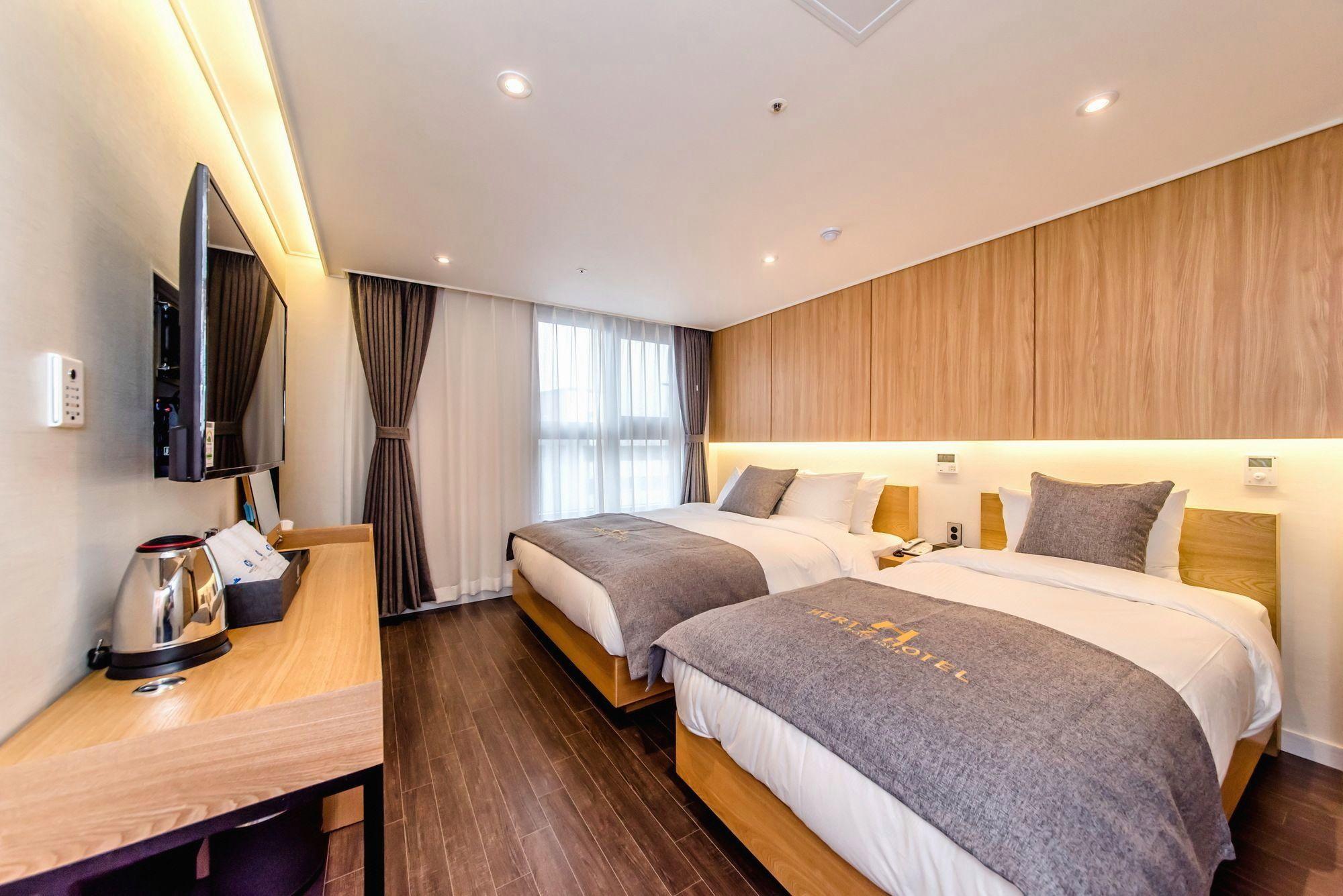 Hertz Hotel 13/48