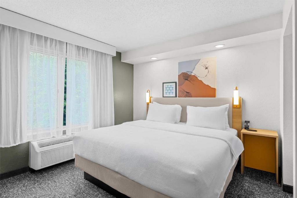 STUDIO, KING BED, SOFA
