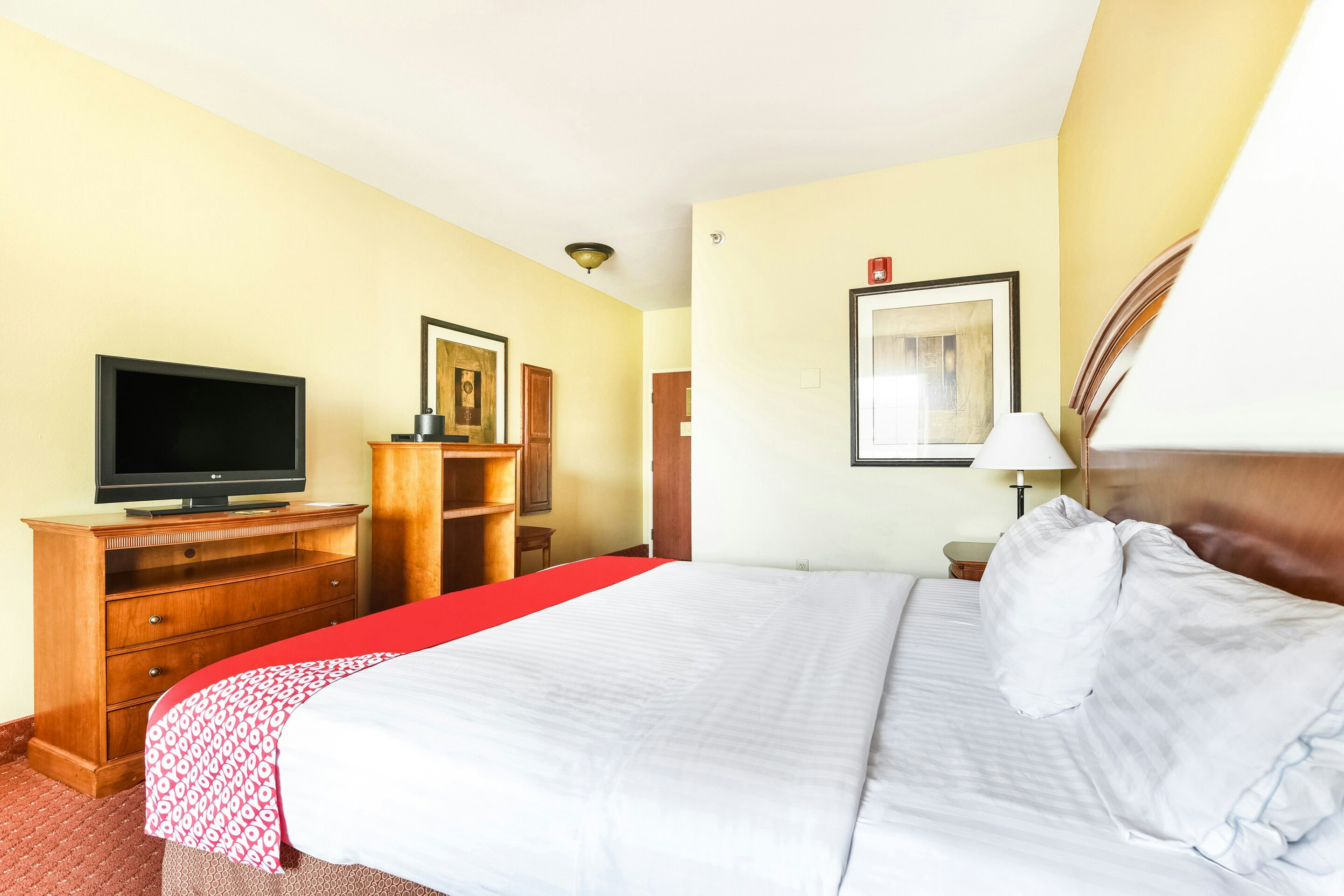 Oyo Townhouse Oklahoma City Airport 14/77