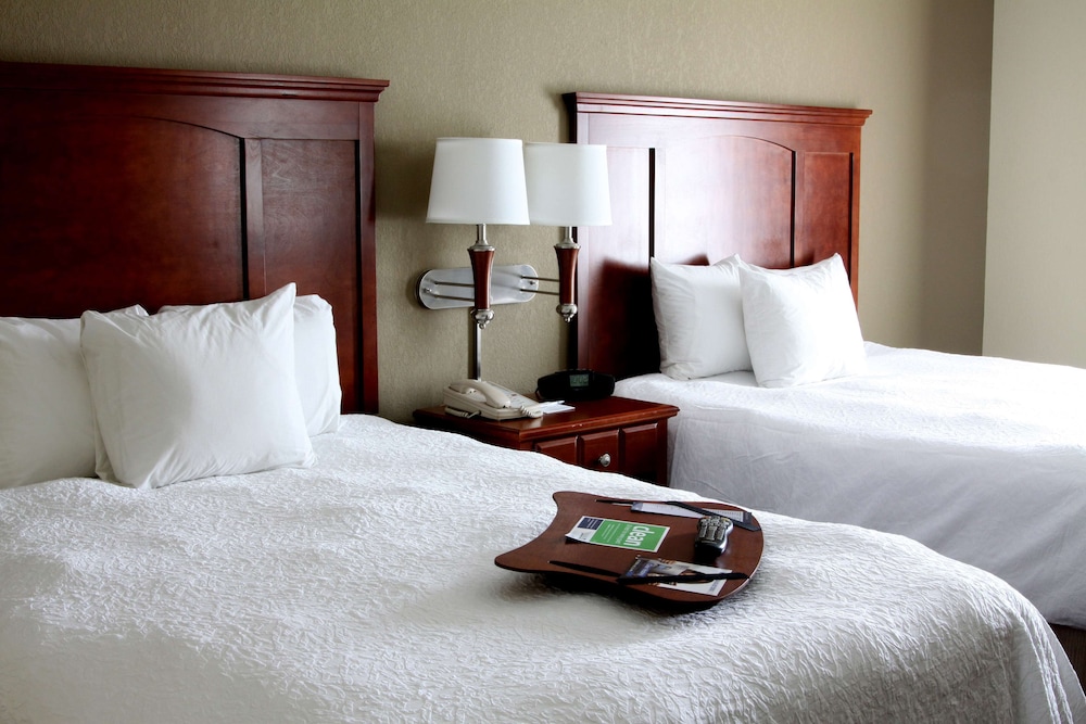 Hampton Inn Suites Paducah 13/55