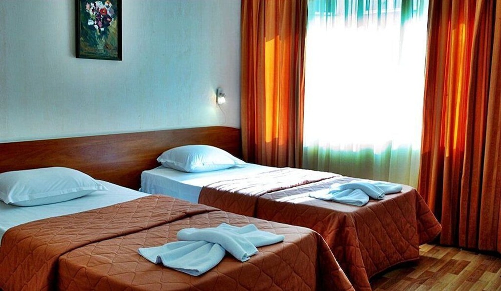 Palitra Family Hotel 20/35