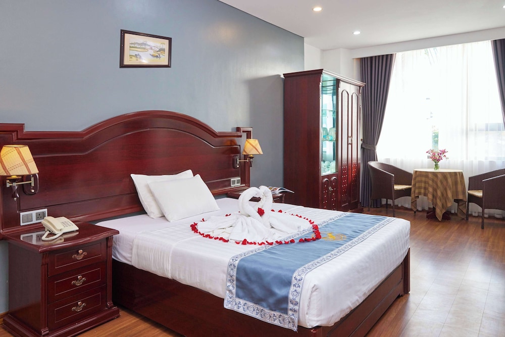 SUPERIOR, DOUBLE OR TWIN BED, SEA VIEW