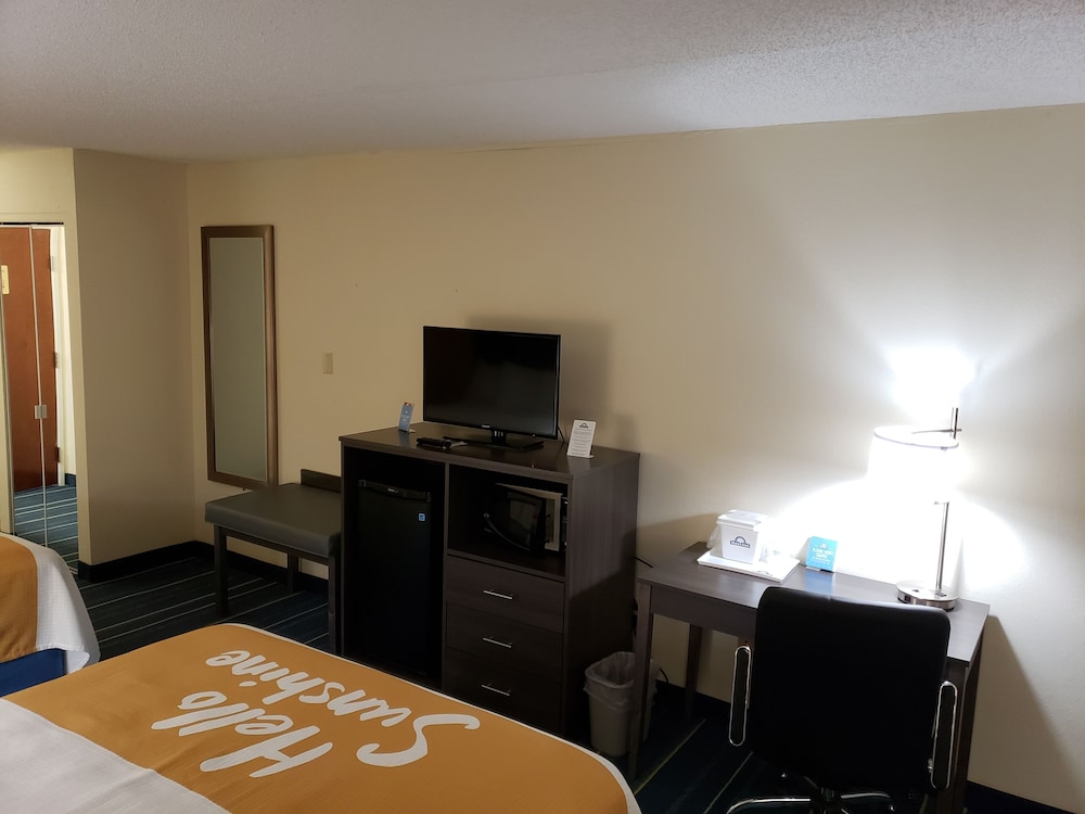Days Inn By Wyndham Burlington East 26/31