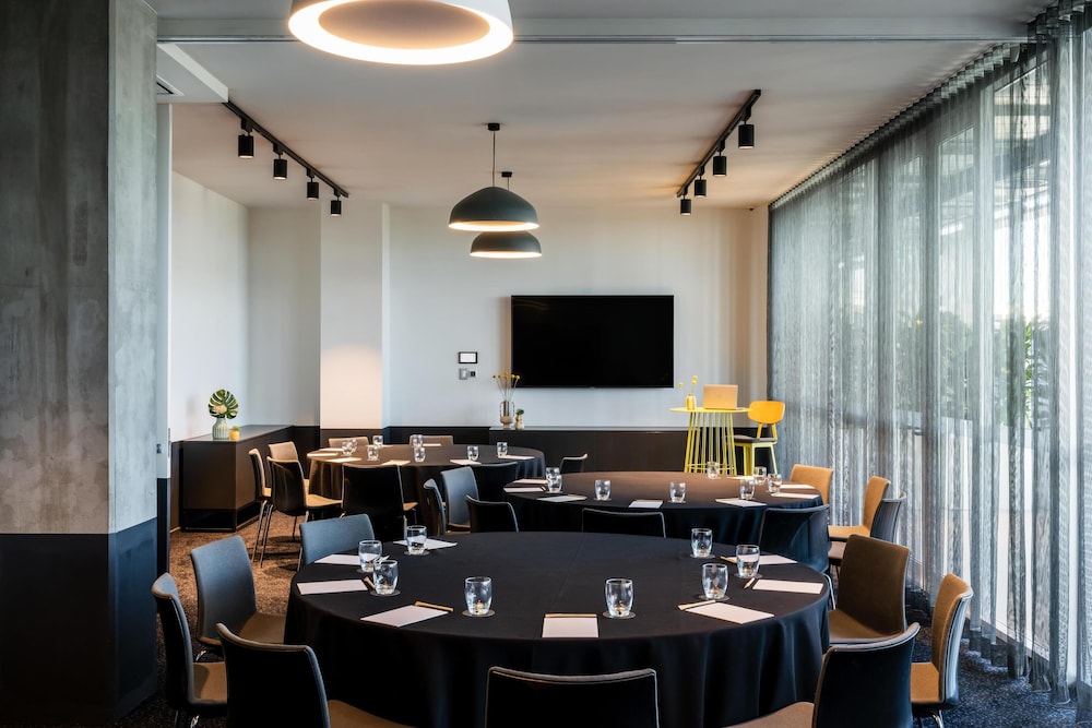 Atura Adelaide Airport Hotel 37/49
