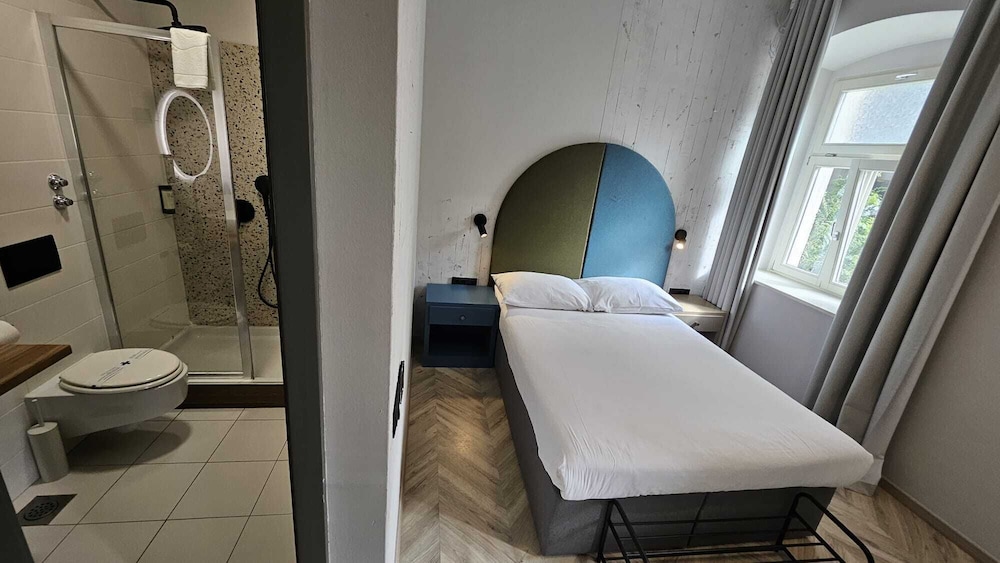 Hotel Amfiteatar 63/63