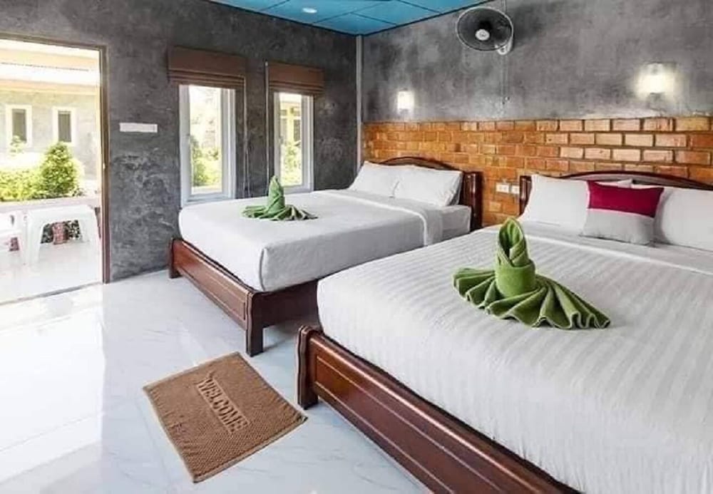 Family, 1 Double and 1 Single Bed, Beach Zone