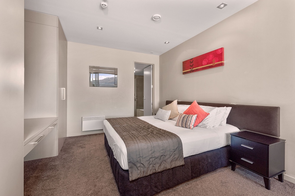 2 BEDROOMS, APARTMENT, LAKE VIEW