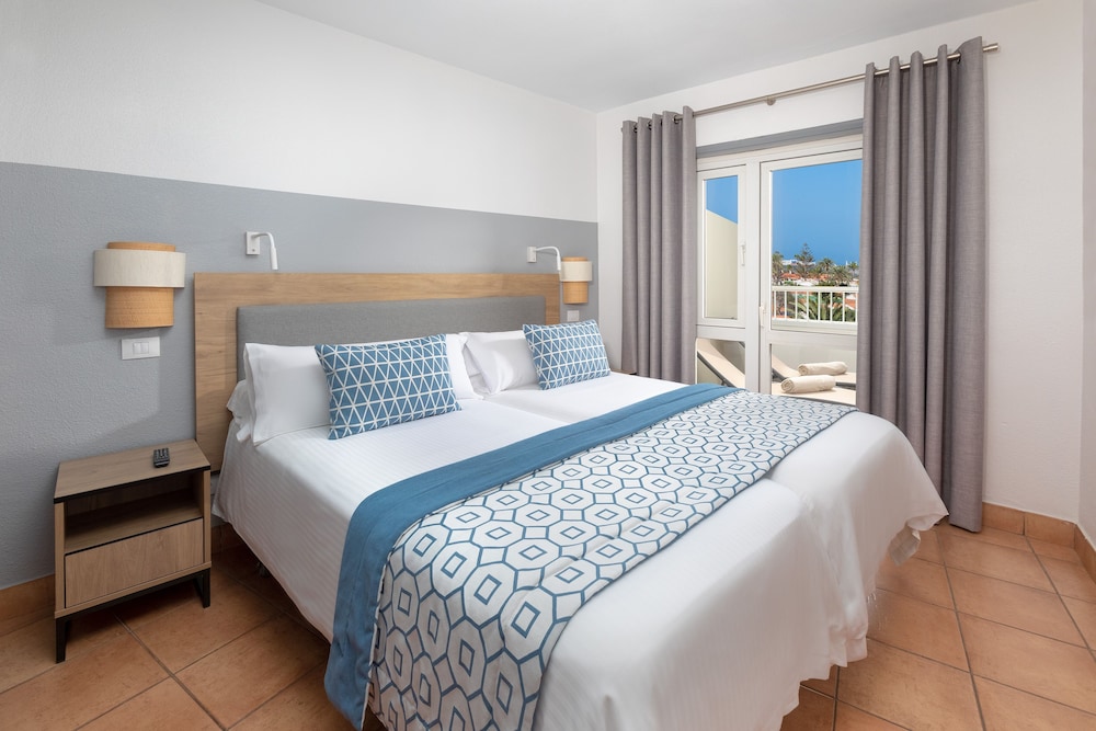 Sol Barbacan Apartments 24/72
