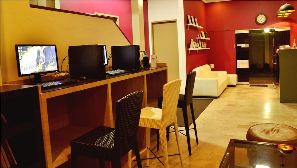 Rumi Apartelle Hotel 17/24