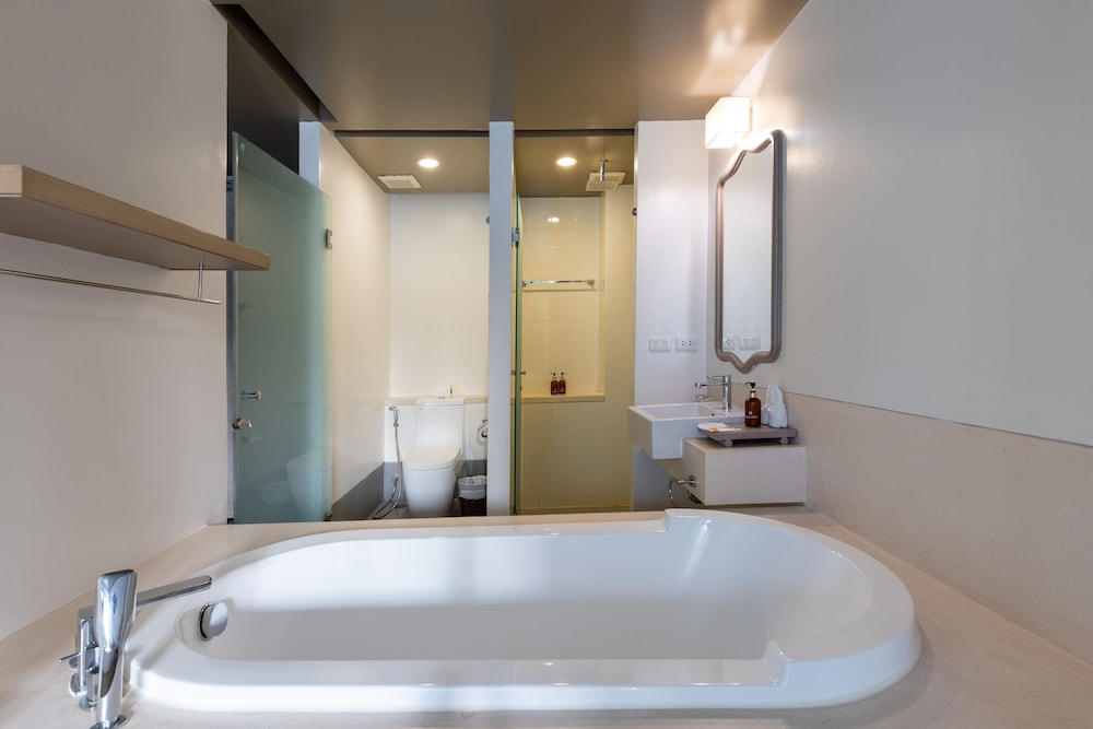 Proud Phuket Hotel 60/60
