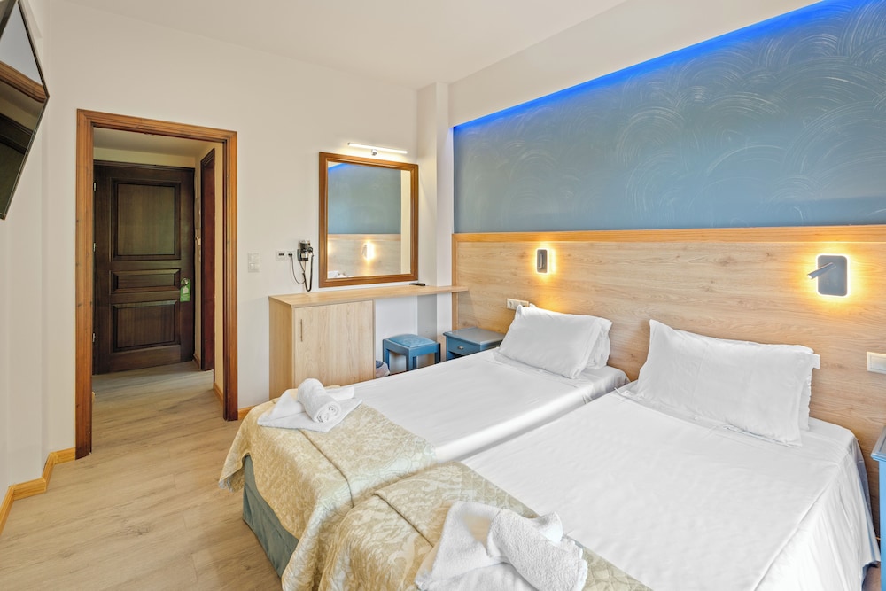 SUPERIOR, DOUBLE OR TWIN BED