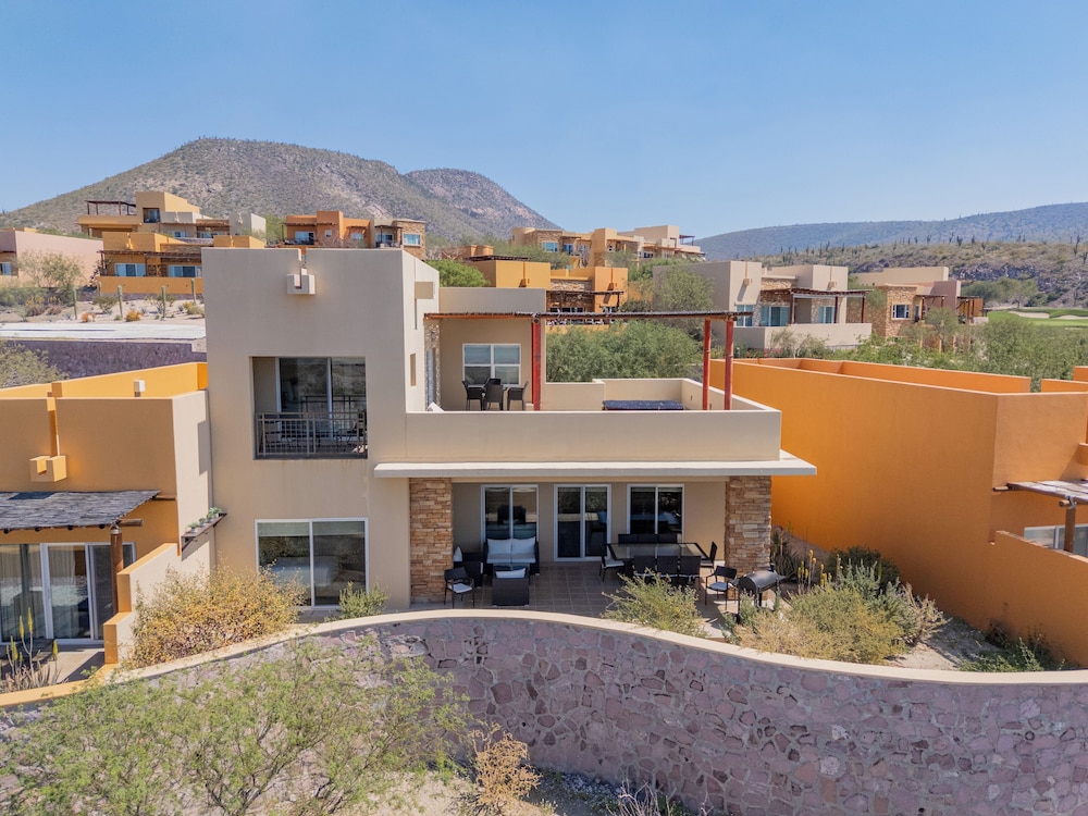 Puerta Cortes Residences 2/48