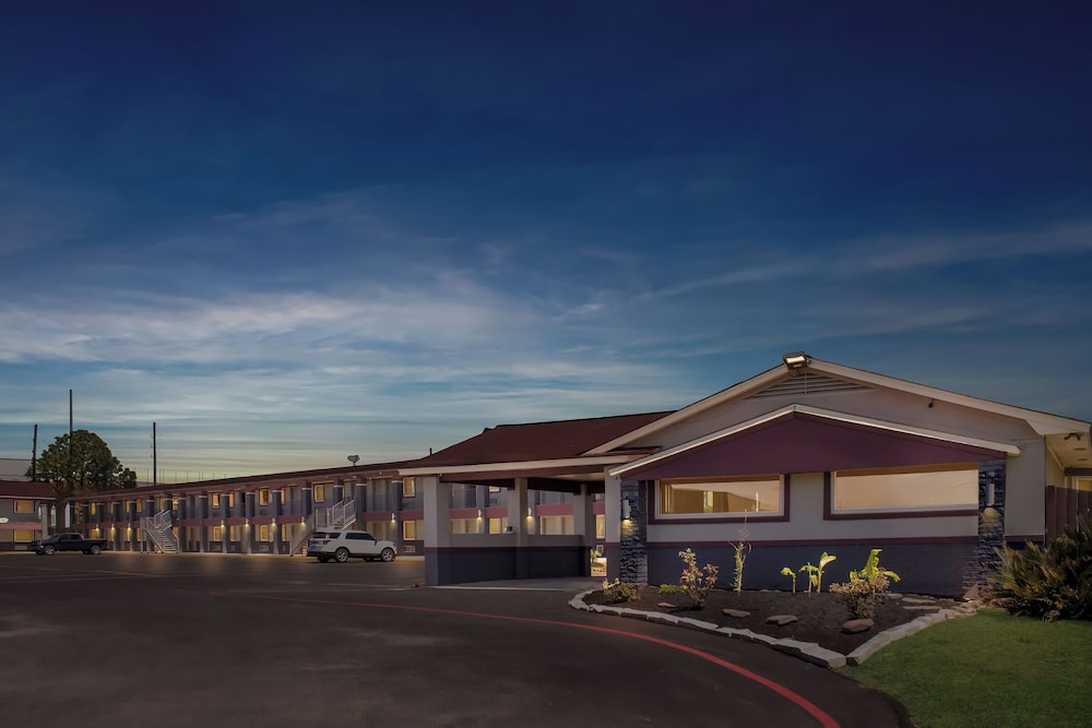 Econo Lodge Inn & Suites Sealy 9/52
