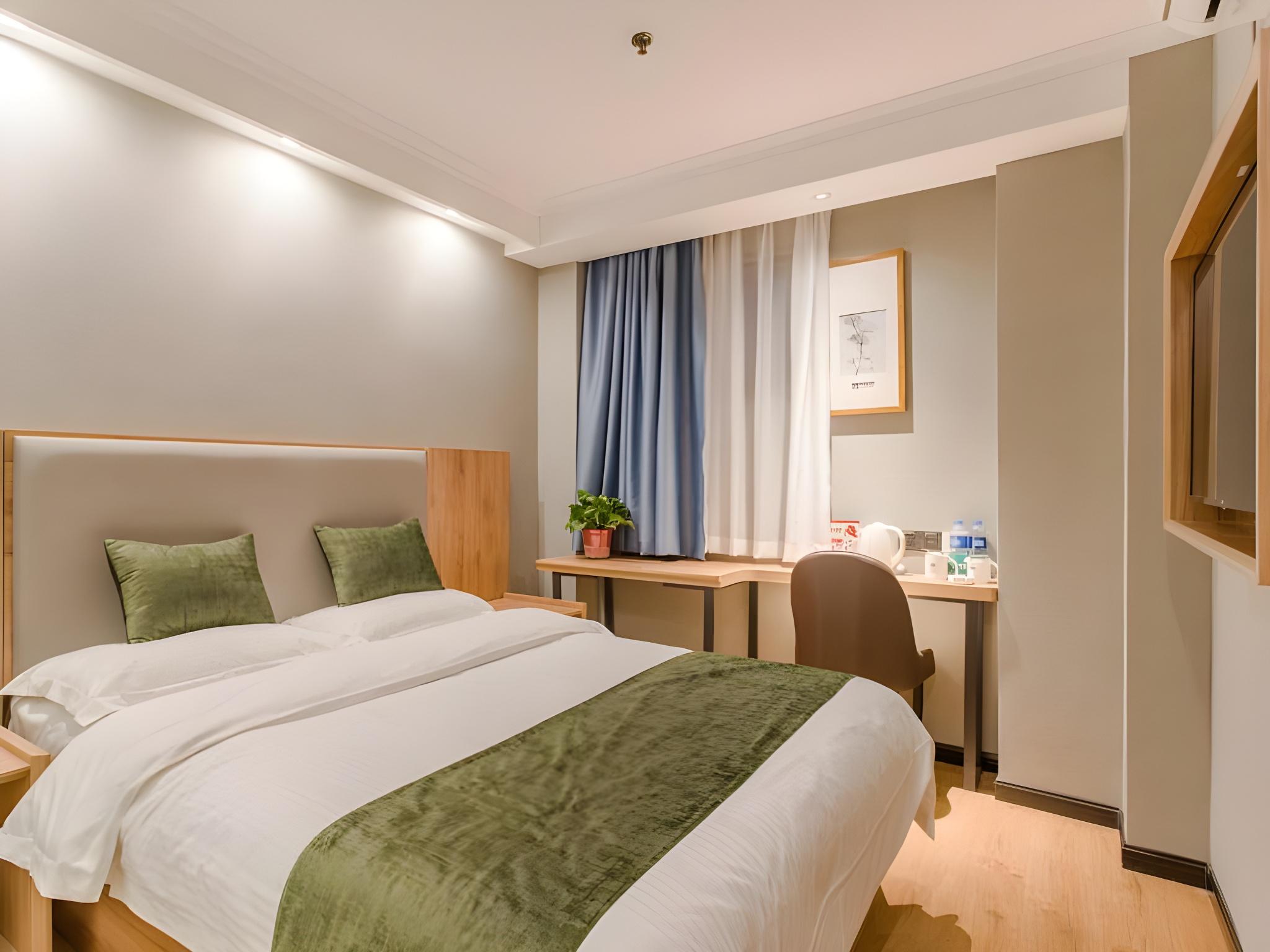 ROOM, QUEEN BED
