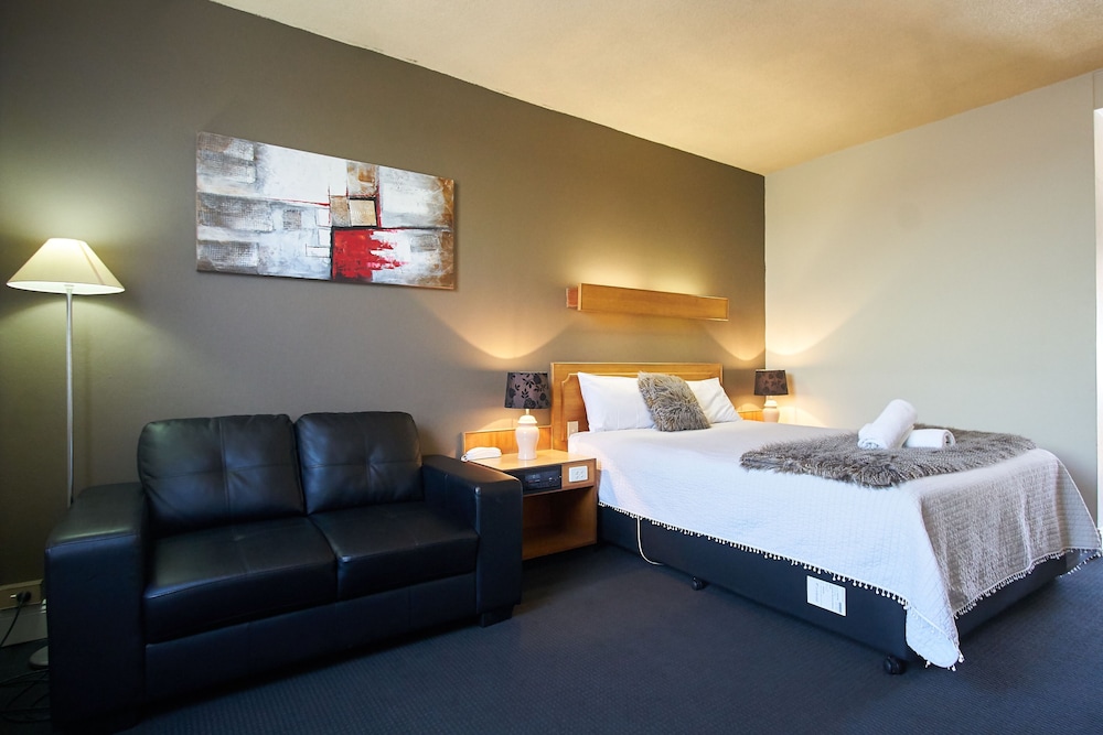 COUNTRY COMFORT ARMIDALE 15/63