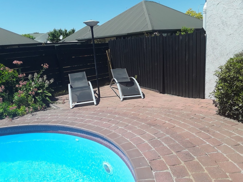 ASURE Sundowner Motel 19/35