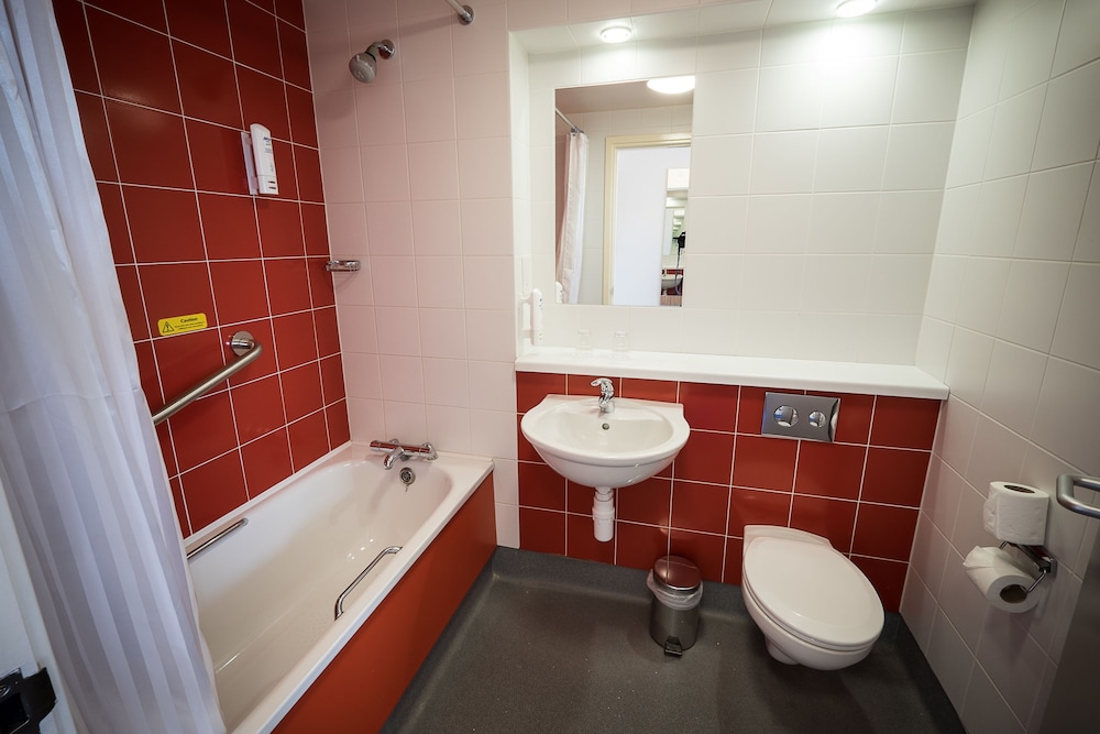 Travelodge Limerick Castletroy 42/44
