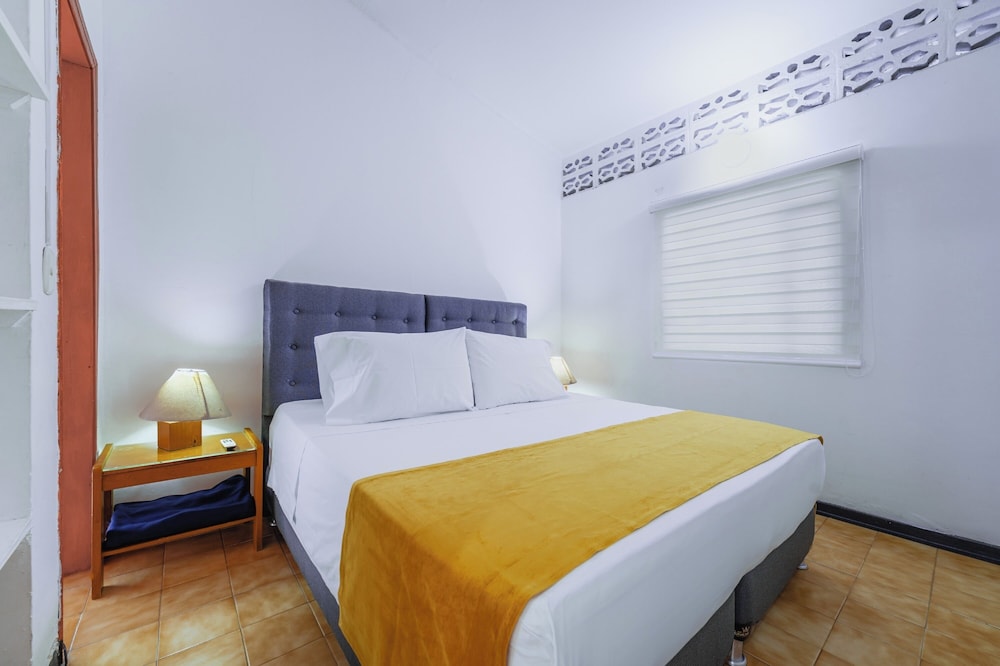 hotel las palmeras 13/50